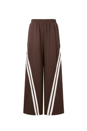 Gimme Straight Pants: Comfortable, Stylish, and Sporty