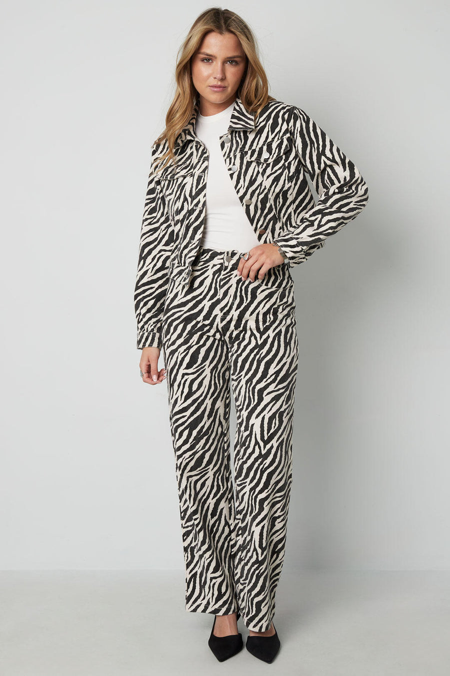 Stylish Black Zebra Stripe Denim Pants for Casual Wear