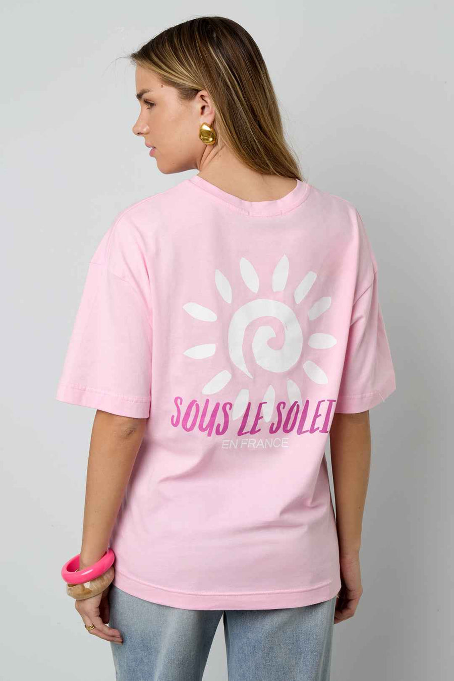 Dames T-shirt “Sous Le Soleil” – Roze & Lichtblauw Katoen