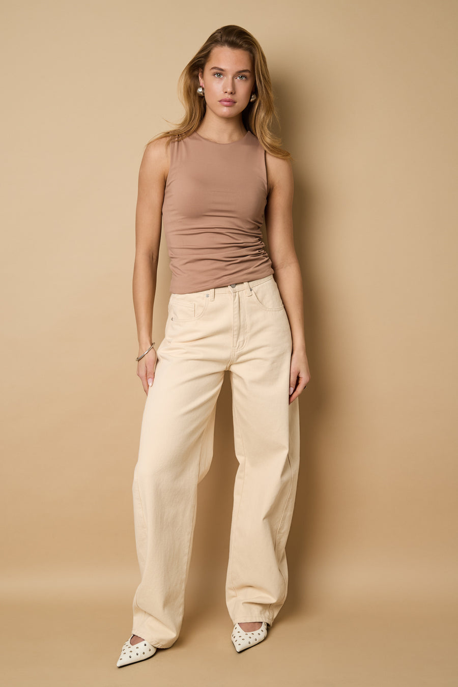 Elegant Knitted Sleeveless Top for All Shapes